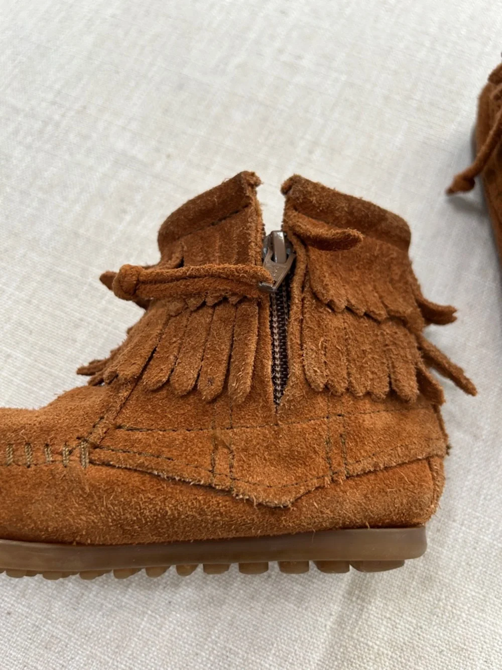 Minnetonka Moccasins Kids 9 Fringe Suede Ankle Boots in Chestnut Brown